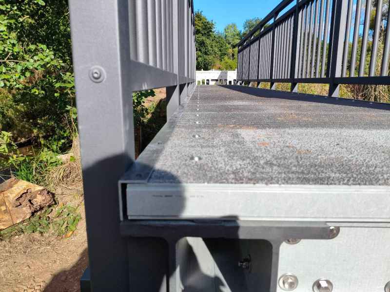 GFK-Bodenbelag auf einer Brücke in Borchen